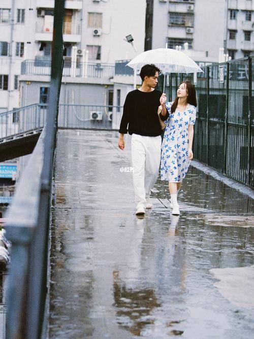 雨天情侣图片 雨中情侣图片唯美