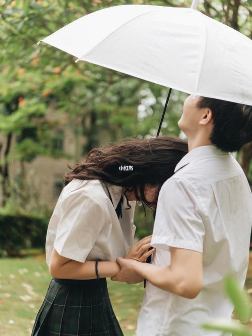 雨天情侣图片 雨中情侣图片唯美
