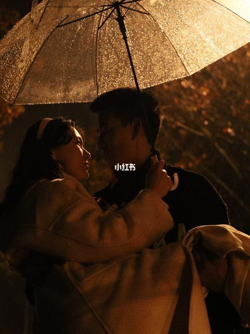 雨天情侣图片 雨中情侣图片唯美