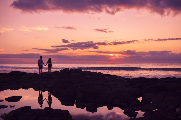 夕阳下情侣图片 浪漫夕阳图片唯美情侣