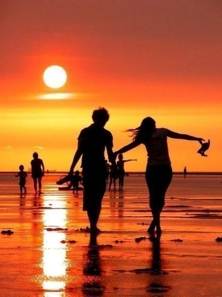 夕阳下情侣图片 浪漫夕阳图片唯美情侣