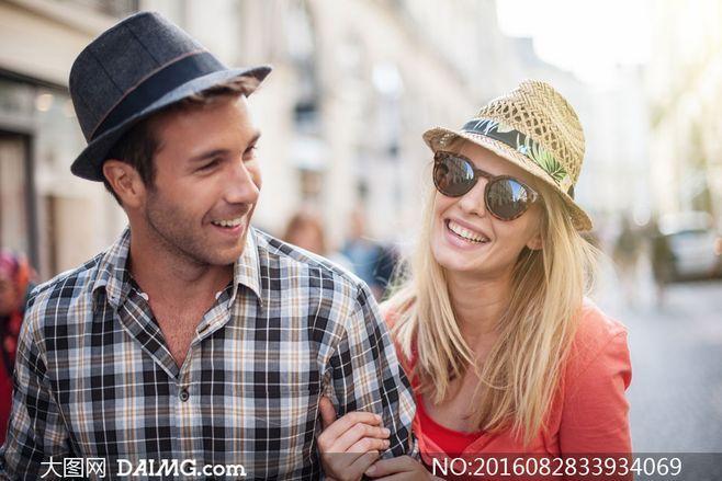 开心情侣图片 情侣开心快乐图片大全