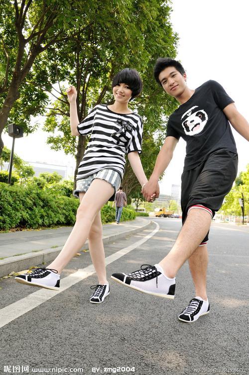 情侣开心图片 情侣卡通图片