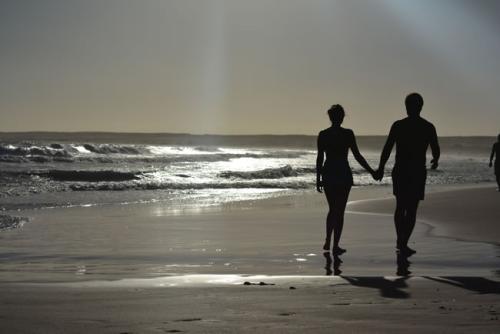 情侣沙滩图片 情侣头像沙滩