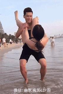 情侣搞笑动图 情侣对笑的图片