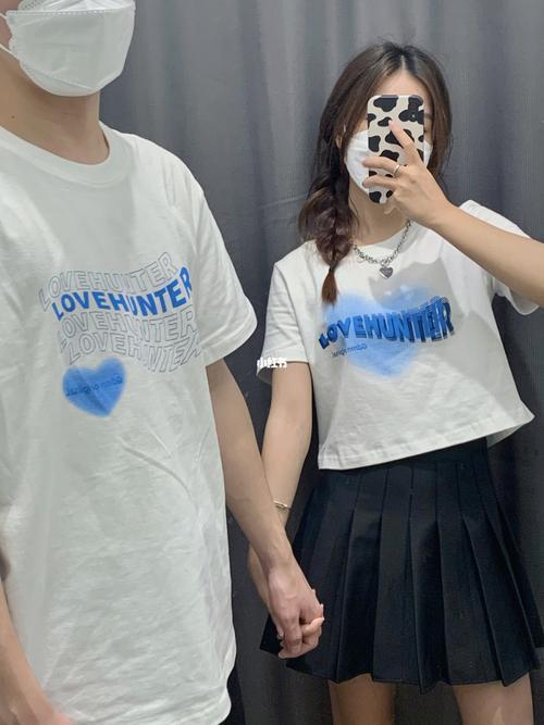 情侣穿情侣装的图片 情侣装图片图案