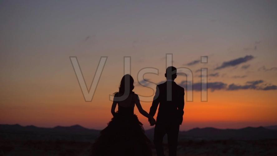 情侣携手看夕阳的图片 夕阳图片情侣