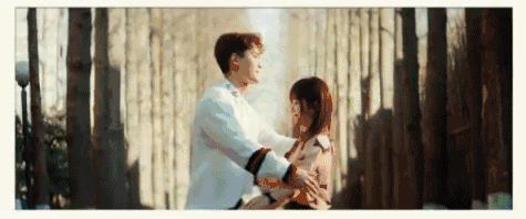 情侣拥抱动态图 情侣拥抱图片大全可爱图片