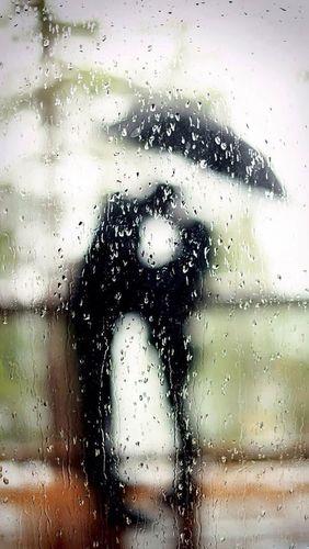 雨中情侣图片 雨中恋人图片