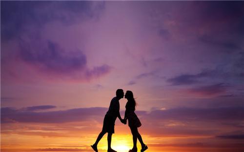 情侣早安吻图片 情侣间早安亲密问候图片大全