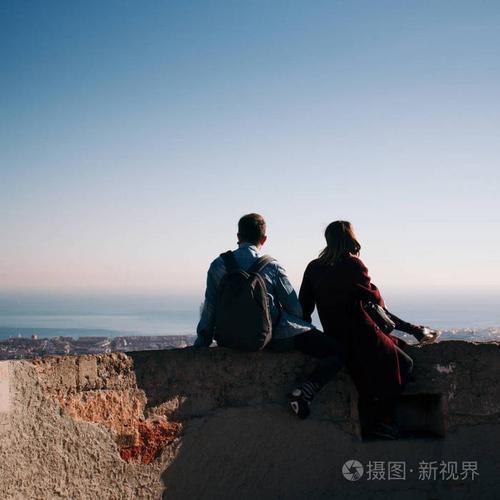 情侣看风景的图片 情侣背景图