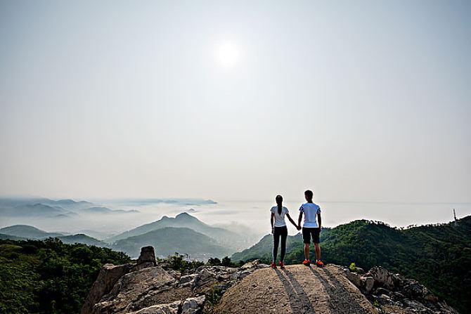 情侣看风景的图片 情侣背景图