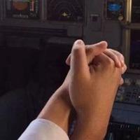 情侣十指紧扣的图片 情侣牵手图片十指紧扣