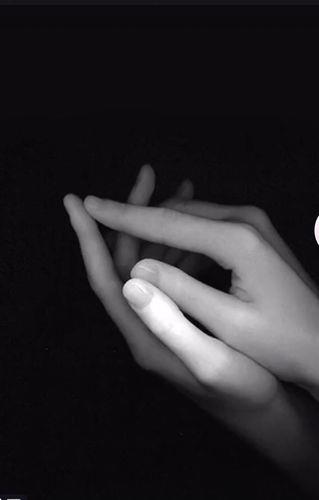 情侣十指紧扣的图片 情侣牵手图片十指紧扣