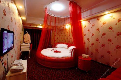 情侣房图片 情侣卧室图片