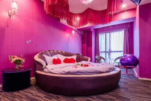 情侣房图片 情侣卧室图片