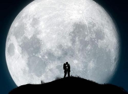 情侣赏月图片 赏月的图片