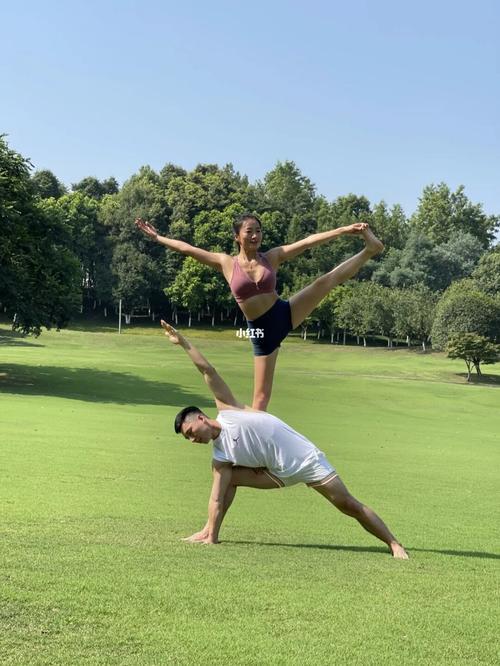 情侣瑜伽图片 情侣瑜伽照片