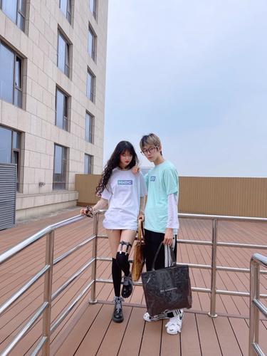 一起穿情侣鞋的图片 情侣拍鞋子图片大全