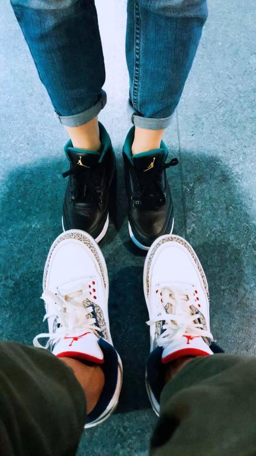 一起穿情侣鞋的图片 情侣拍鞋子图片大全