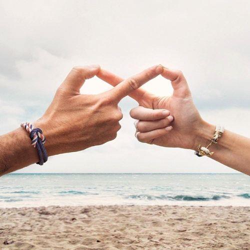 情侣两只手的图片 情侣一双手图片