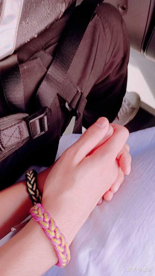 情侣两只手的图片 情侣一双手图片