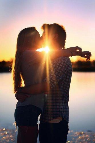 拥抱情侣图片大全唯美 拥抱壁纸情侣图片