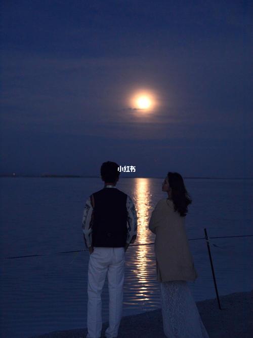 月光下的情侣图片 月光下的浪漫图片