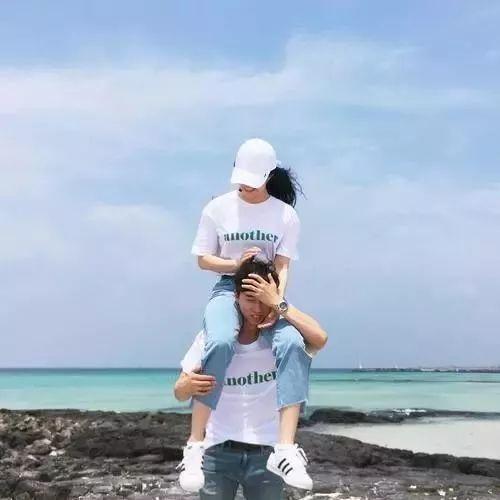 情侣背着的图片 情侣背图片大全