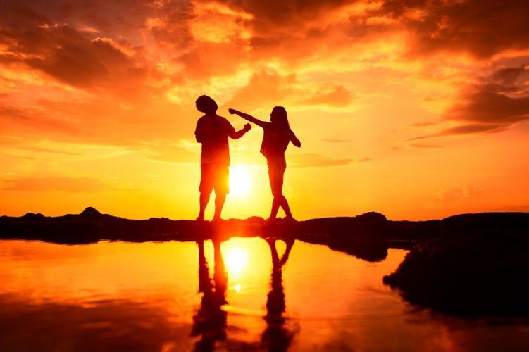 恩爱图片情侣 爱的图片唯美情侣