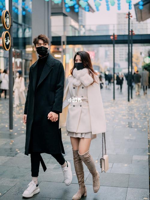 情侣街拍图片 情侣漫步街头的图片