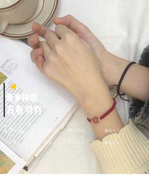 情侣带手链牵手图片 情侣戴戒指牵手图片唯美