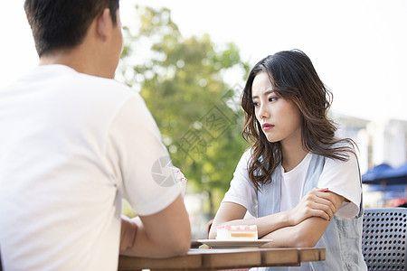 情侣生气图片 情侣开心图片