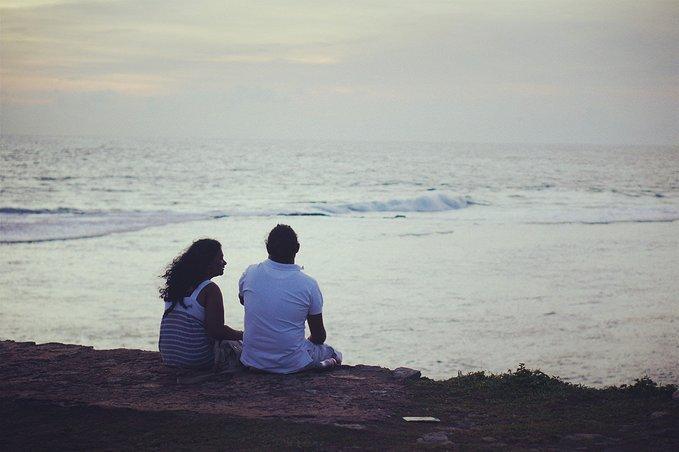 情侣看海的图片唯美 看海情侣背影图片唯美