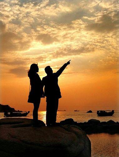 情侣看海的图片唯美 看海情侣背影图片唯美