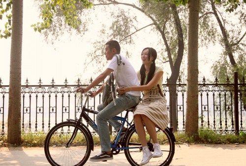 情侣自行车带人图片 自行车带人图片唯美