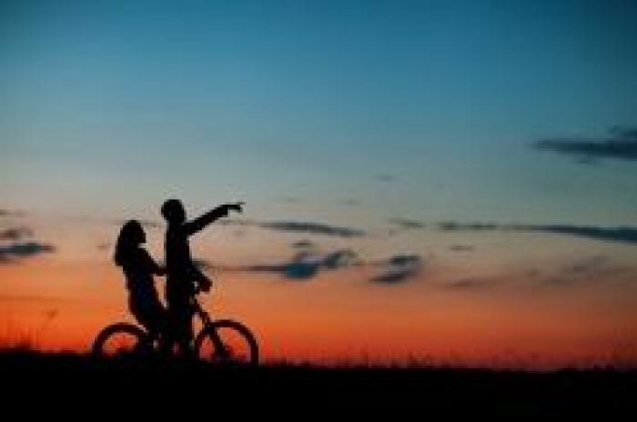 情侣自行车带人图片 自行车带人图片唯美