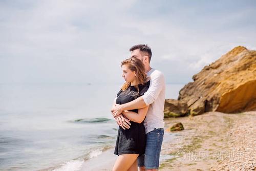 情侣拥抱图片大全真实 拥抱的图片大全情侣