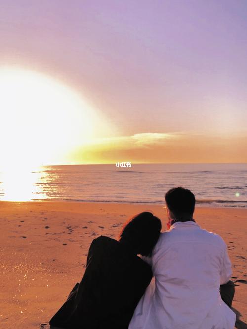 情侣在海边的图片 海边情侣背景图
