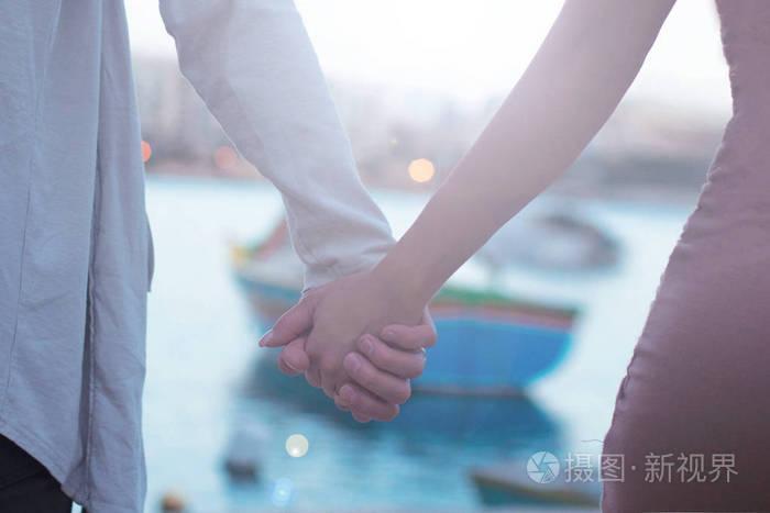 情侣亲密图 情侣间的亲密照