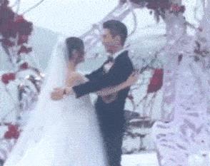 情侣亲亲动图 情侣亲热图片头像