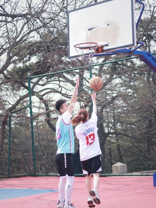 情侣打篮球图片 关于篮球的情侣图片