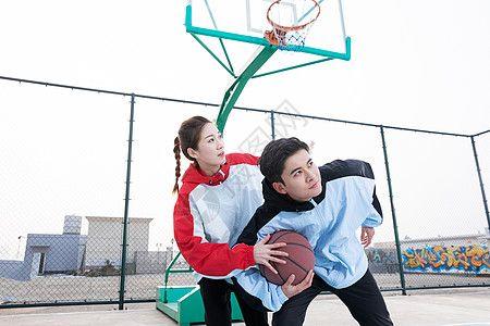 情侣打篮球图片 关于篮球的情侣图片