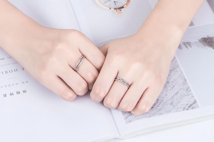 情侣对戒牵手图片 情侣对戒牵手图片