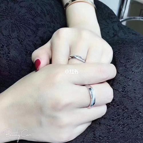 情侣对戒牵手图片 情侣对戒牵手图片