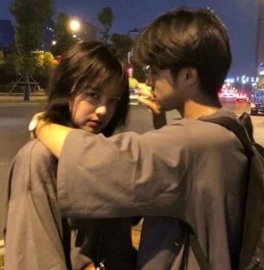 情侣见面图片 两人的图片情侣