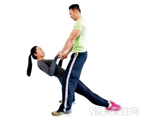 情侣运动图 情侣健身动作图片唯美图片