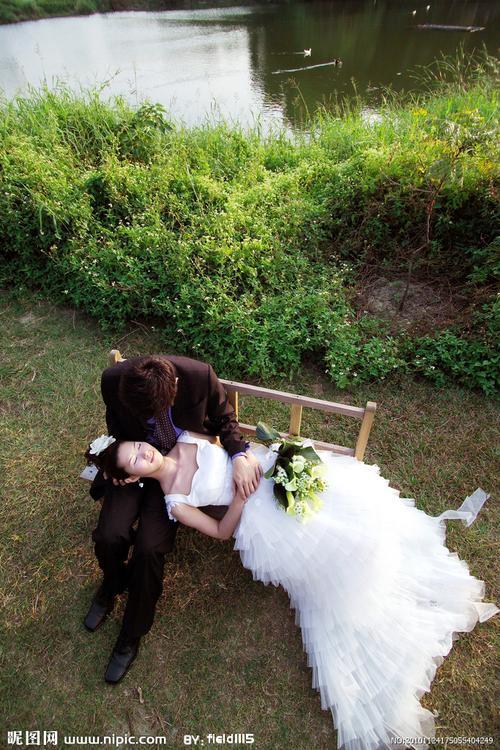 情侣婚纱背景图 情侣婚纱照图片