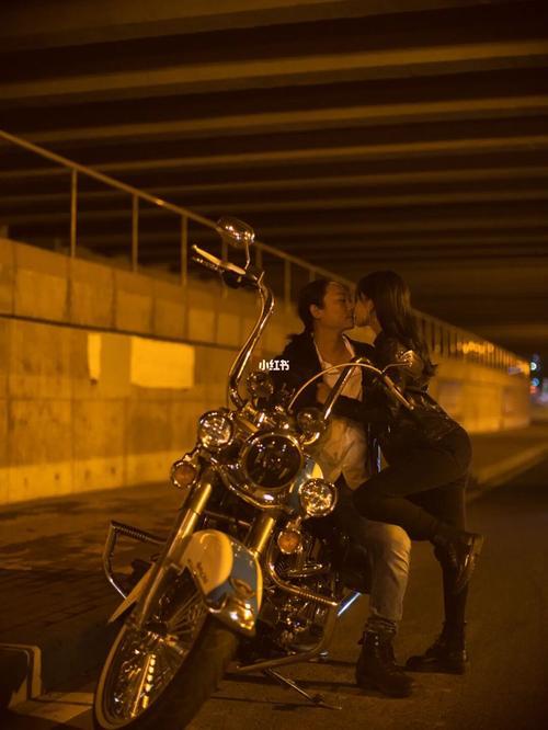 情侣机车图片 摩托车机车情侣图片