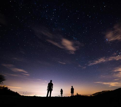 星空下的情侣背影图片 星空情侣背影图片唯美